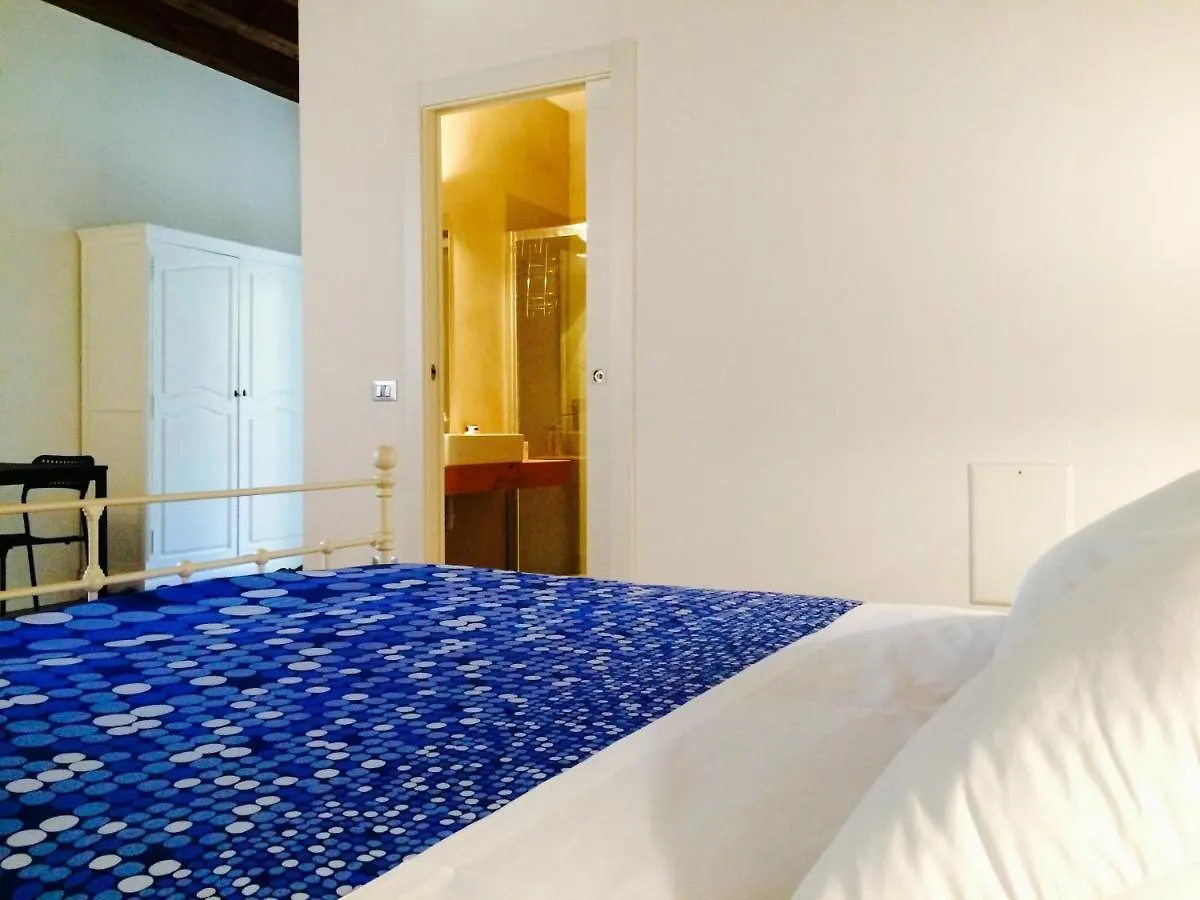 Moira Rooms بيرغامو 0*,