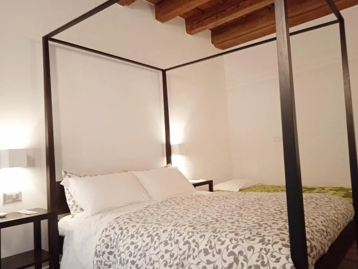 Moira Rooms بيرغامو 0*,  إيطاليا